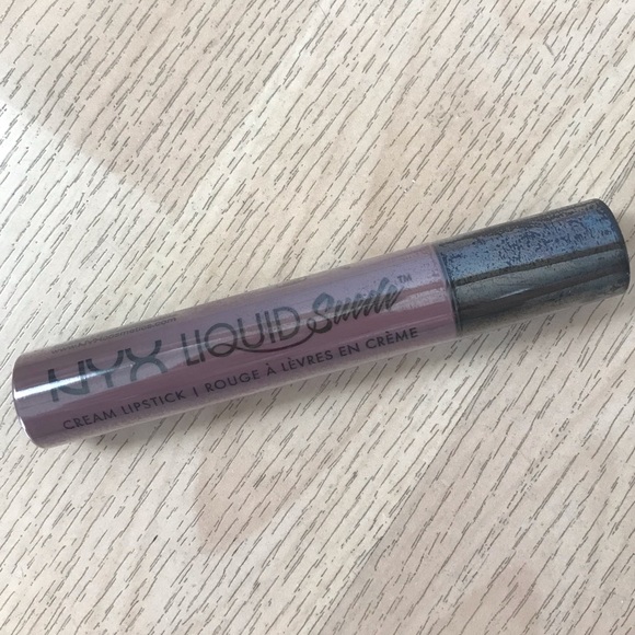 NYX Liquid Suede Brooklyn Thorn cream lipstick - Picture 5 of 5